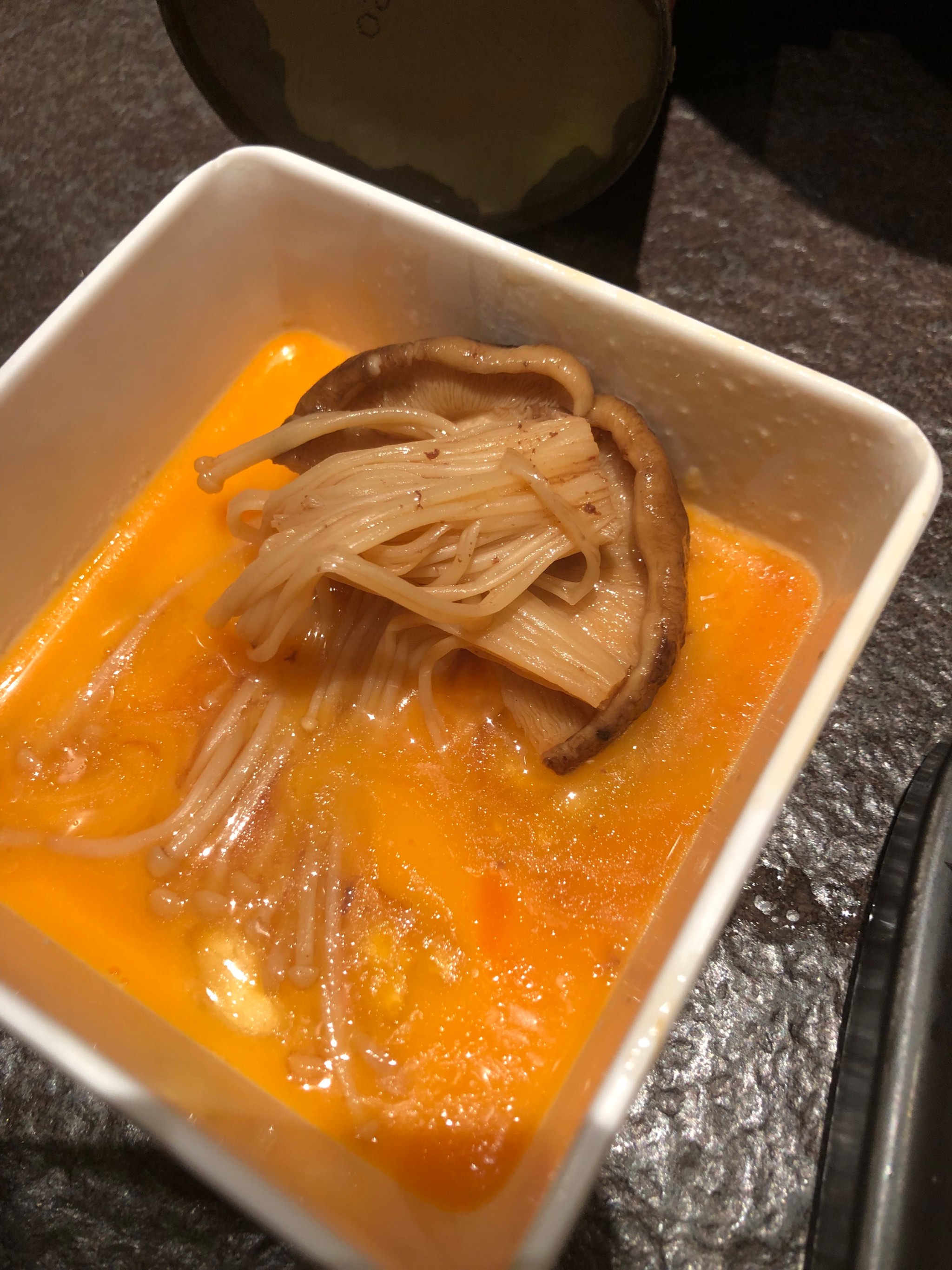 如何制作清汤火锅的香菇底料
